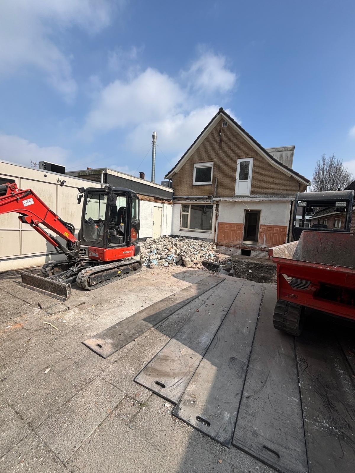 Aanbouw gesloopt & fundering uitgegraven