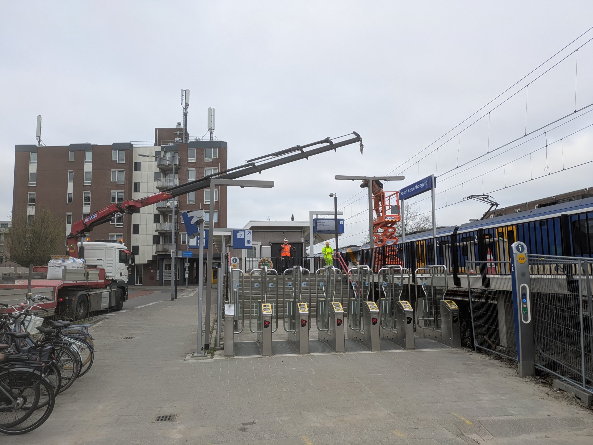 Armaturen & speakers vervangen op station