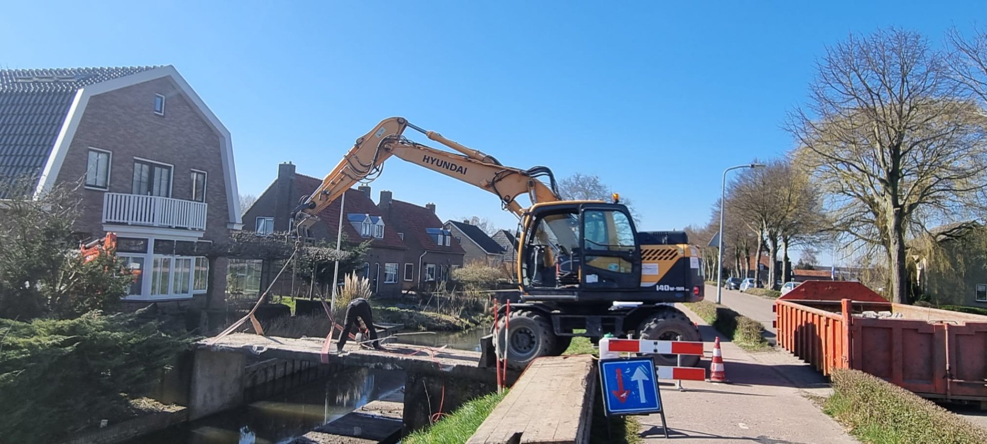 Nieuwe brug geplaatst